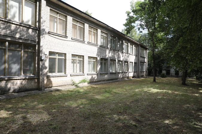 Ant sinagogos griuvėsių stovinčioje mokykloje kursis menininkai ir švietėjai