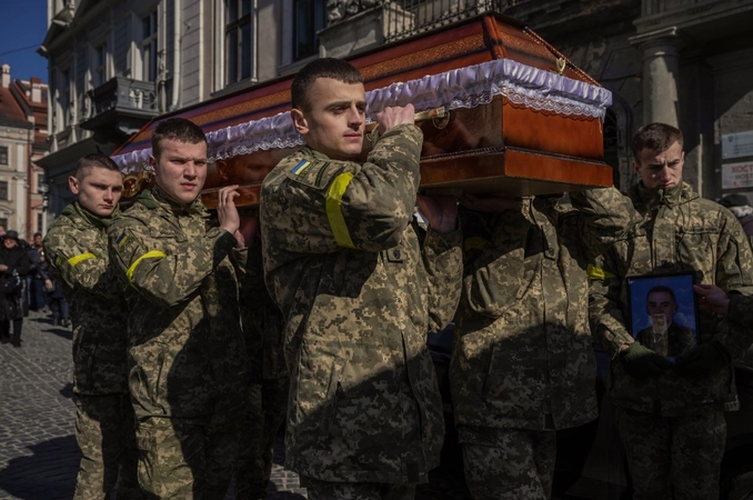 V. Zelenskis paskelbė, kiek per karą žuvo Ukrainos karių, ir kiek karių neteko Rusija