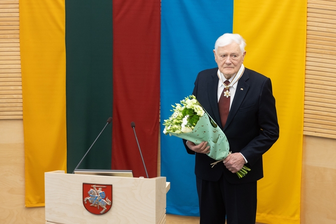 V. Adamkus sako gavęs vieną svarbiausių apdovanojimų savo gyvenime