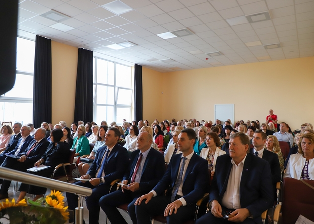 Dalyviai: į Užliedžių mokykloje-daugiafunkciame centre vykusią švietimo konferenciją susirinko savivaldybės ir švietimo įstaigų vadovai.