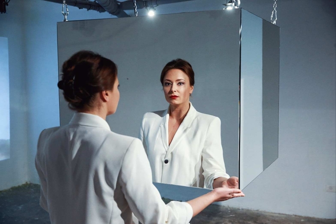 K. Švenčionytė parodoje „Plyšys“ sujungė instaliacijų meną ir performansą.