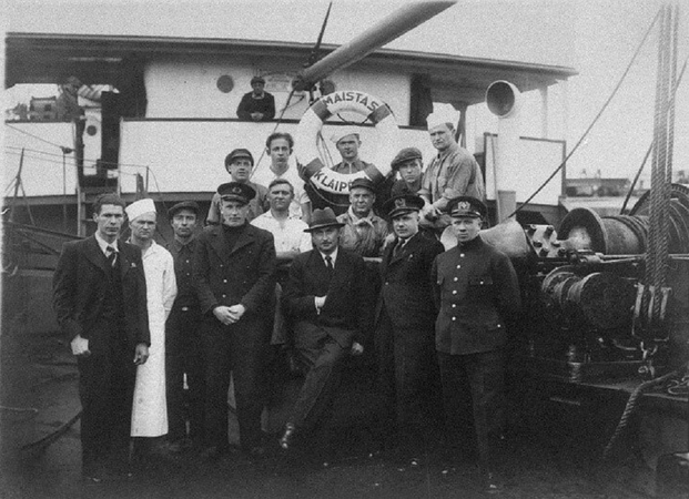 Pradžia: laivo „Maistas“ įgula su B. Krikštopaičiu 1936 m.