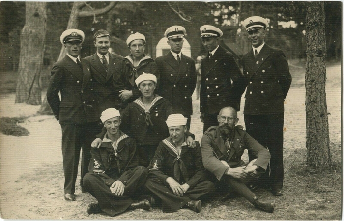 Vykdytojai: Klaipėdos jūrų skautų būrys 1931 m., kuris taip pat turėjo įtakos skatinant jūrinį judėjimą tarpukario uostamiestyje.