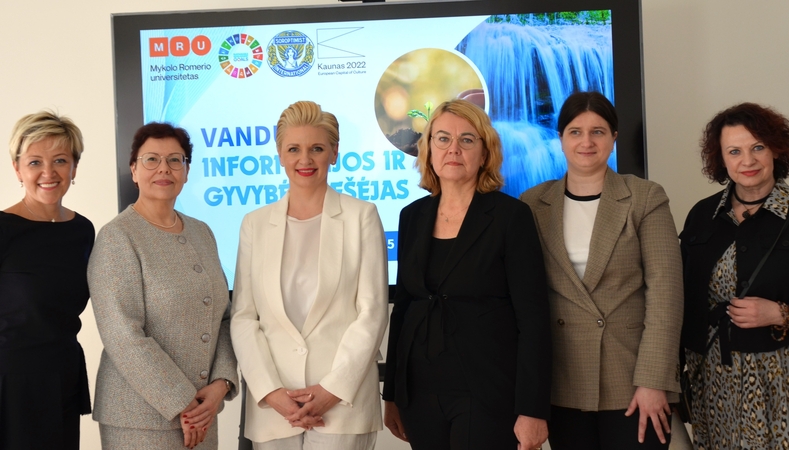 Žinoti: pasidalyti žiniomis apie vandens įtaką sveikatai, ekologijai, išteklių valdymui R. Adamonienė (dešinėje) sukvietė autoritetingas pranešėjas. 