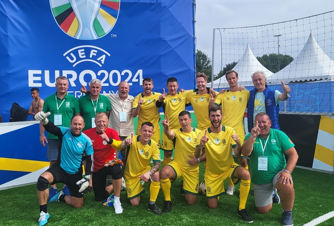 Triumfas: Lietuvos futbolininkai – „Homeless EURO 2024“ čempionai.