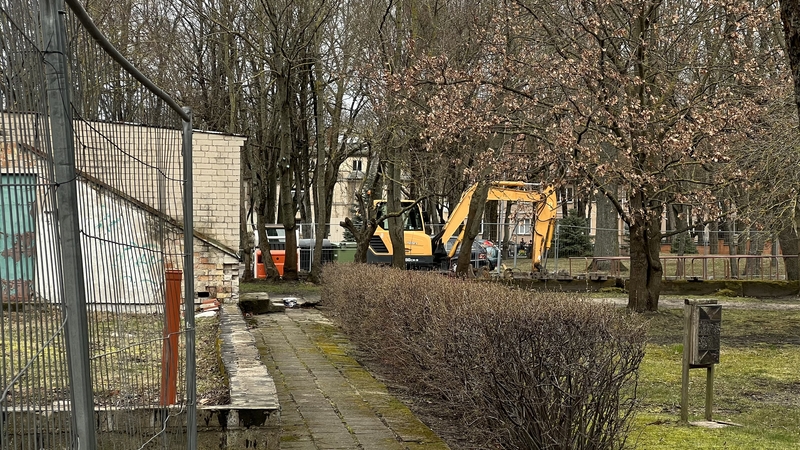 Atnaujins: vietoj senos mūrinės Vytauto Didžiojo gimnazijos tvoros bus pastatyta tokia pat nauja.