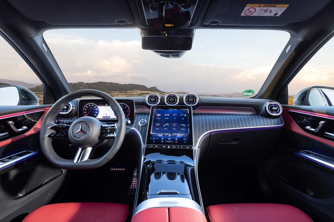 Įranga: tai ne reaktyvinio oro lainerio, o C klasės „Mercedes-Benz“ interjeras.
