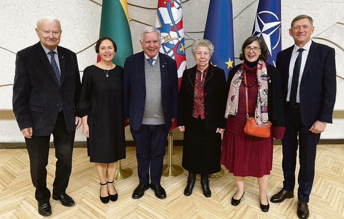 Entuziastai: iš dešinės į kairę – D. Gruzdys, A.-M. Goussard, B. Strakšienė, P. Minonzio, D. Gruzdienė, A. Laiškonis.