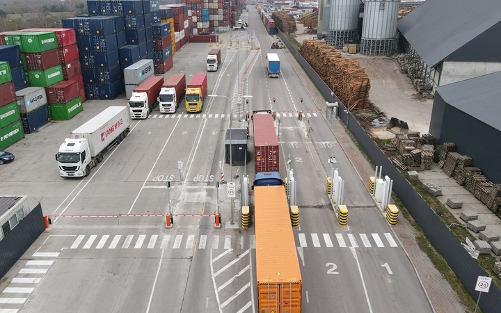 Pažanga: svarbia šio mėnesio uosto naujove tapo tai, kad Klaipėdos konteinerių terminale pagaliau pradėjo veikti automatiniai konteinerių priėmimo ir išdavimo vartai.