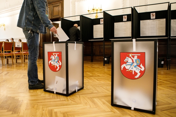Valstybės bando suvaldyti rinkiminių kampanijų brangimą tam tikrais reklamų apribojimais, reglamentuoja jų įkainius rinkimų kampanijos metu.