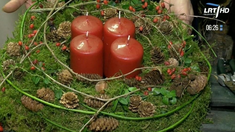 Floristės patarimai, kaip patiems pasigaminti jaukų Advento vainiką