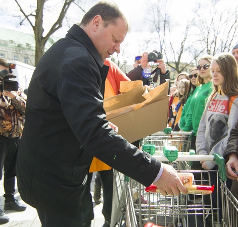 Lenkijoje apsiperka ne tik paprasti lietuviai, bet ir S. Skvernelis?