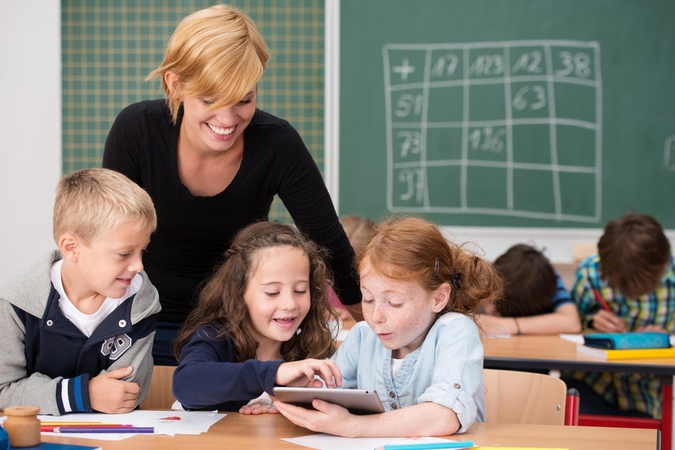 Ateities mokytojas: ar dirbtinis intelektas pakeis šiandienos pedagogą?