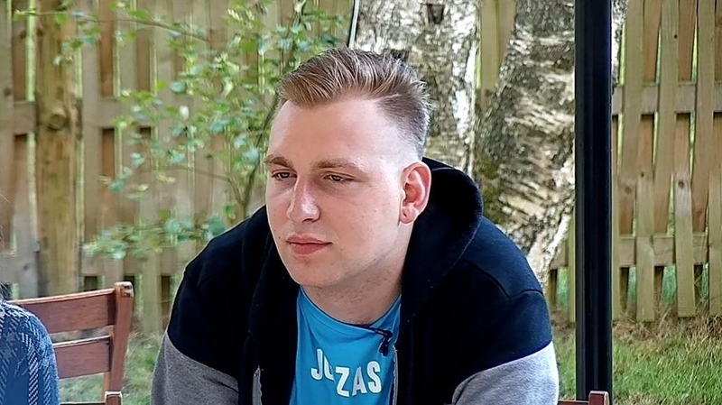 V. Cololo iškeikusiam „2 Barų“ dalyviui Juozui gresia pašalinimas