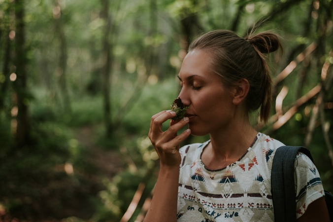 Įvairovė: „Patirtinėse miško kelionėse“ Aistė stengiasi sujungti miško ir judesio terapijas. Tikslas – išsilaisvinti iš proto ir visuomenės normų, atrandant glaudesnį ryšį su gamta.