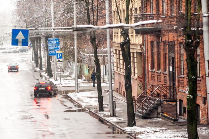 Prisnigtose Kauno gatvėse vairuotojus gelbsti atidumas
