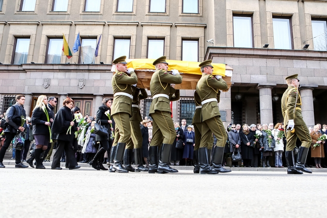 Į paskutinę kelionę – iš Karininkų ramovės