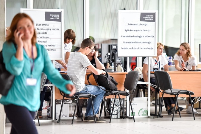Būsimi studentai pasirašė sutartis – aiškėja Kauno favoritas