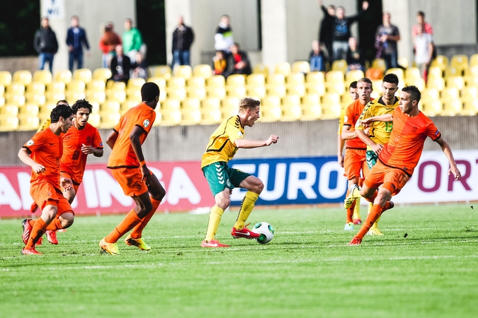 Olandų futbolininkai pergalę 2:3 išplėšė paskutinę akimirką (komentarai)