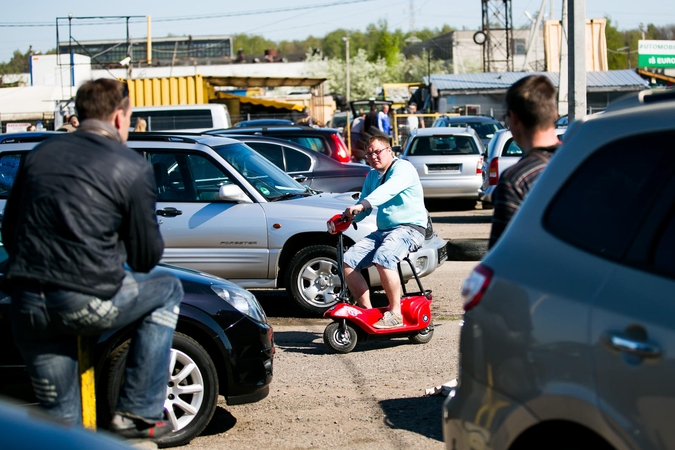 Automobilių pardavėjai praranda viltį