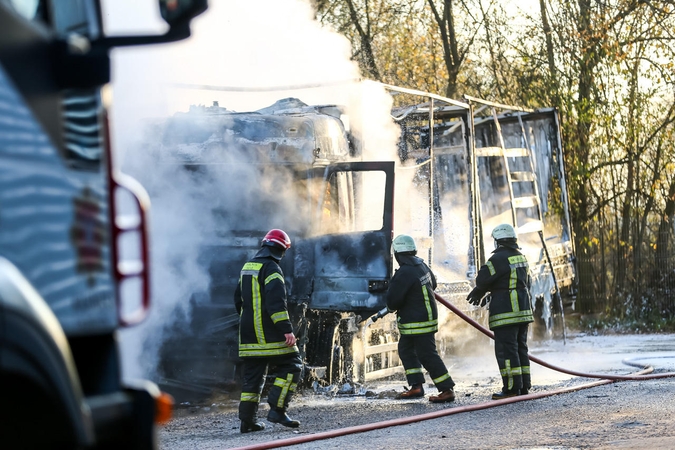 Gaisrus Lietuvoje gesins ir ugniagesiai savanoriai