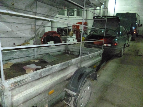 Baltarusis cigaretes į Lenkiją gabeno naudotose automobilių durelėse