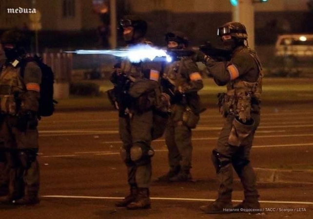 Baltarusijos VRM: per protestus Breste milicija šaudė į demonstrantus