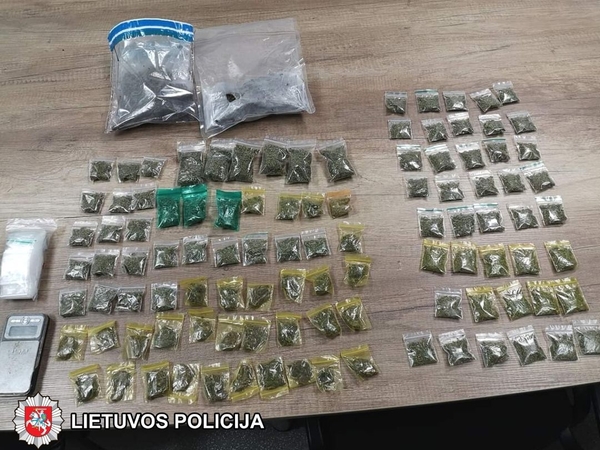 Per dvi narkotinių medžiagų platintojų sulaikymo operacijas rasta daugiau kaip 200 gramų kanapių