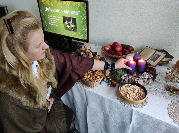Susidomėjimas: didelio Kauno rajono gyventojų dėmesio sulaukė KRSVB vyr. bibliotekininkės K.Vyturytės parengta virtualioji edukacija „Advento vainikas“.