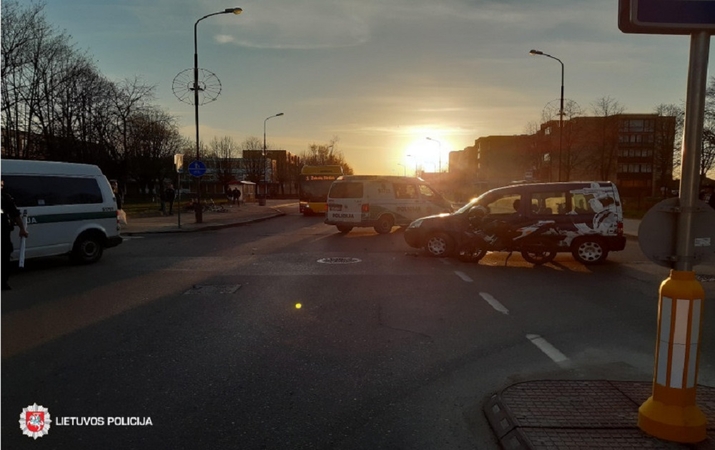 Avarijose Šiauliuose ir Raseinių rajone nukentėjo keturi mopedais važiavę paaugliai