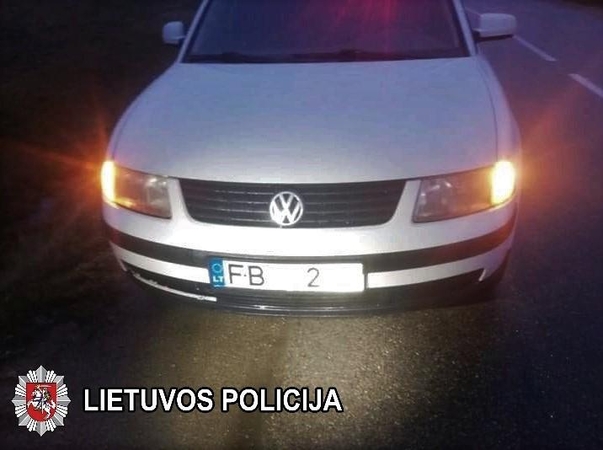 Sustabdytas automobilis su „stebuklingais“ valstybiniais numeriais: baudos neišvengė