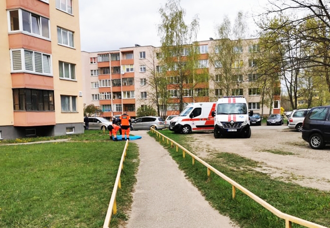 Šiurpi nelaimė Panevėžyje: gatvėje rastas negyvas vyras, medikams atgaivinti nepavyko