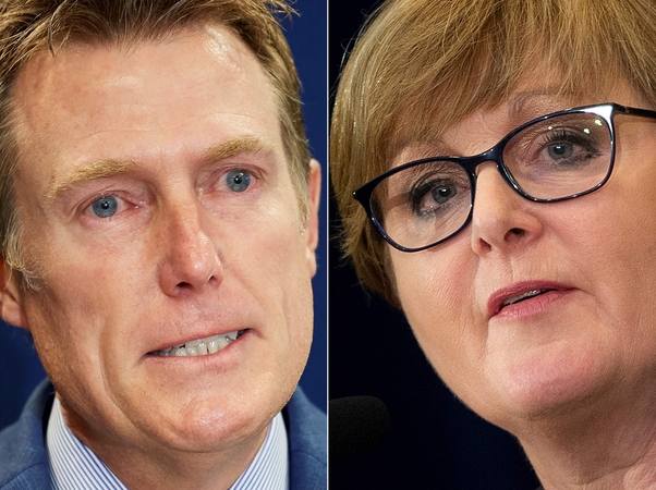Christianas Porteris (kairėje), Linda Reynolds (dešinėje)
