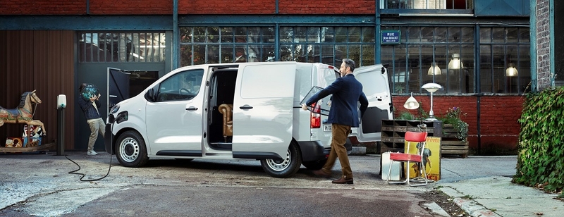 Pripažinimas: elektrinis „Citroen e-Jumpy“ išrinktas 2021 m. furgonu.