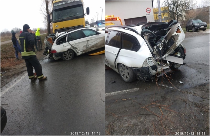 Panevėžyje susidūrus automobiliams sužalotas žmogus