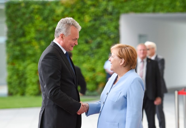 Gitanas Nausėda (kairėje) ir Angela Merkel (dešinėje)