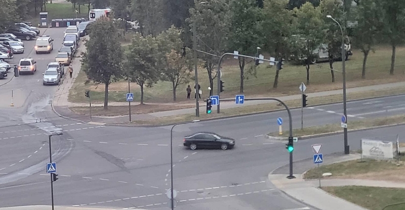 Į Šiaurės prospektą lėkė visos tarnybos: pranešta, kad dega butas