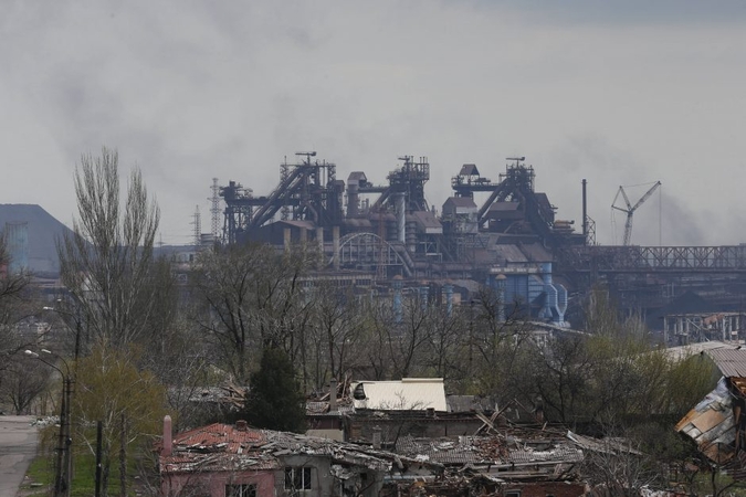 Rusija skelbia paliaubas aplink „Azovstal“ kompleksą Mariupolyje