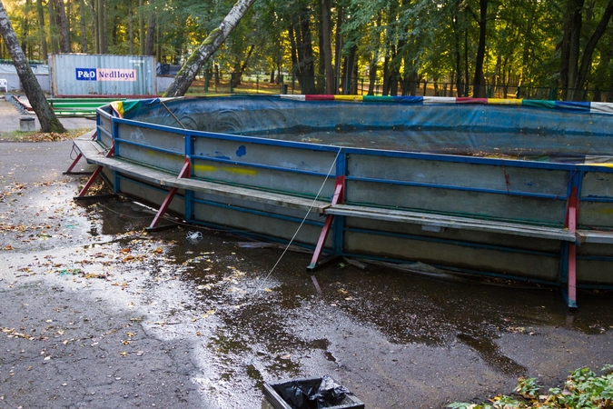Neeilinė situacija Vytauto parke: plūstantis vanduo tvindė Parodos kalną