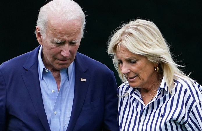 Joe Bidenas (kairėje) ir Jill Biden (dešinėje)