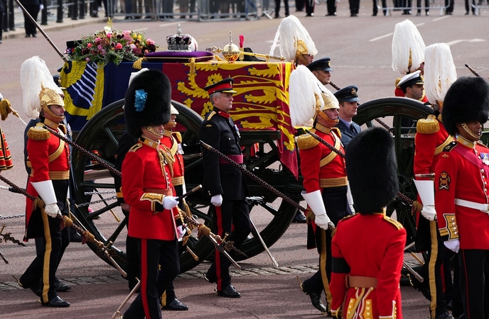 Elizabeth II karstas pasiekė Vindzoro pilį