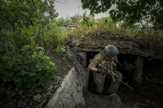 Rusija skelbia Ukrainos vakaruose sunaikinusi NATO ginklams skirtų šaudmenų sandėlį