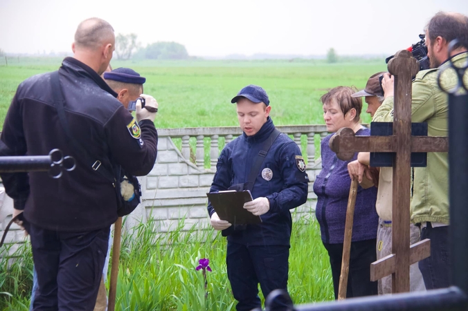 Prie Bučos rasti dar du Rusijos karių nužudytų ukrainiečių lavonai