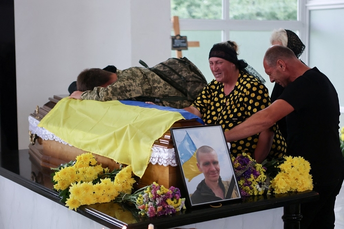 Karas: rusų kariai atakuoja Ukrainos oro gynybą, ukrainiečiai prakalbo apie „kruviną“ dieną