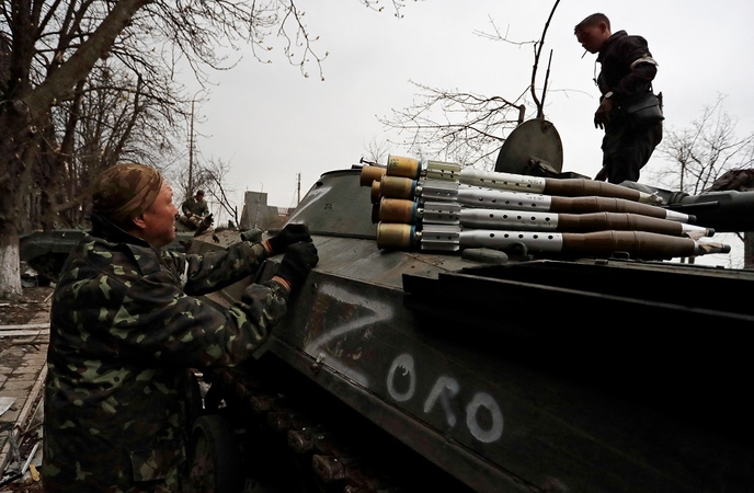 Ukraina teigia, kad Rusija paleido du į nelaisvę paimtus jos lakūnus, namo sugrįžo ir 30 ukrainiečių