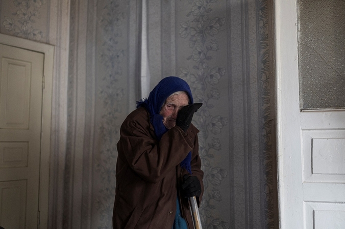 Ukraina sako dėl Rusijos „provokacijų“ laikinai stabdanti civilių evakuaciją