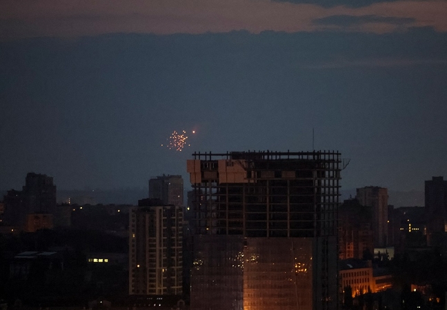Pareigūnai: naktį prieš Kyjivą surengta didelė dronų ataka