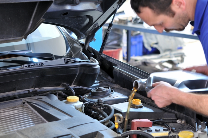 Apklausa: visų trijų Baltijos šalių vairuotojai labiausiai rūpinasi degalų kiekiu automobilio bake.