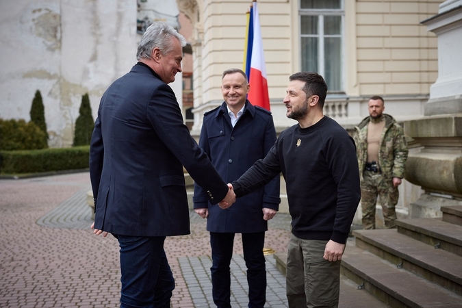Gitanas Nausėda (kairėje) ir Volodymyras Zelenskis (dešinėje)