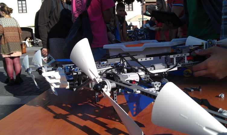 Vilniečius džiugino robotukų armija